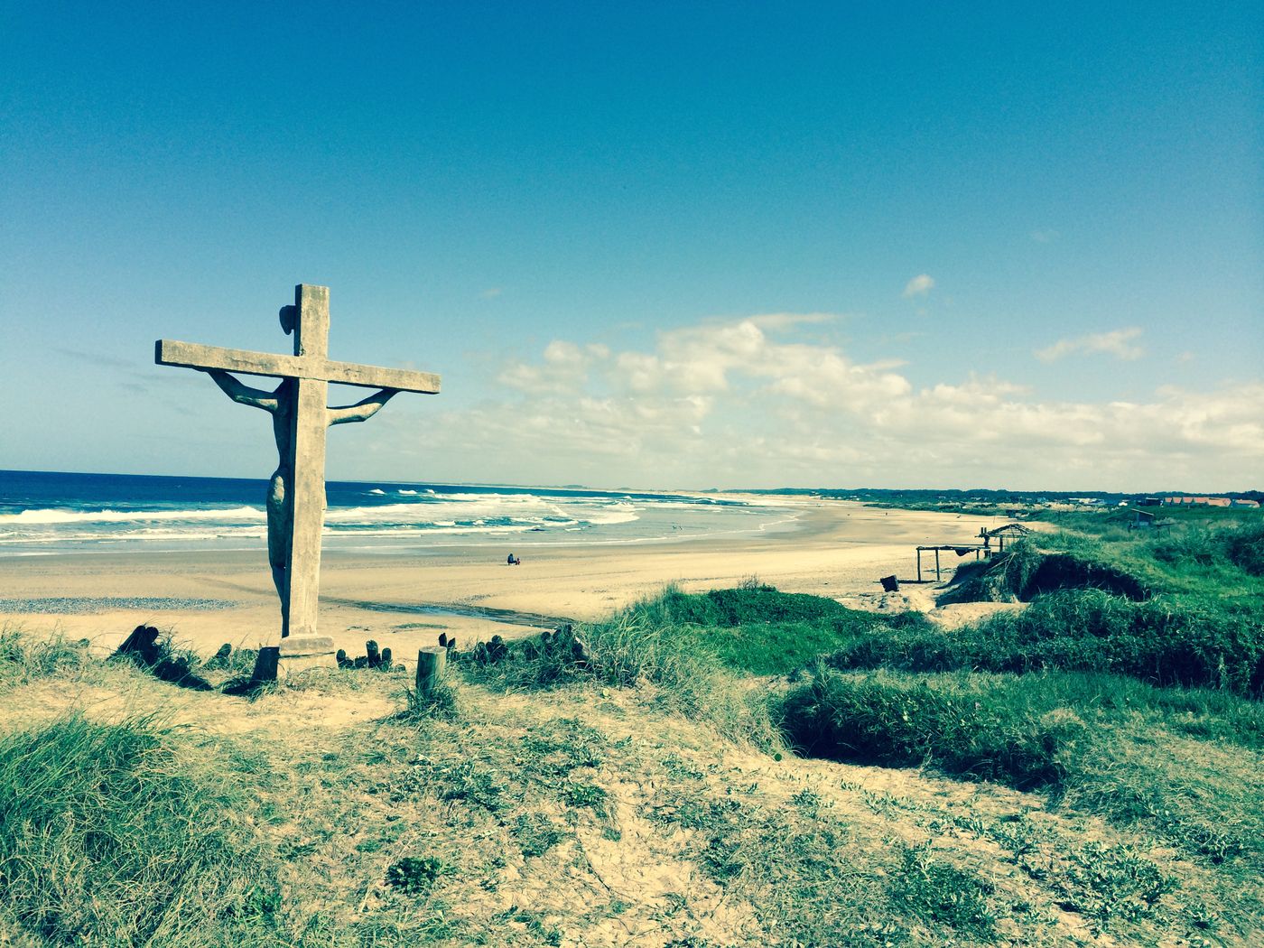 El Cristo de Lucho en Playa Los Botes, La Paloma
